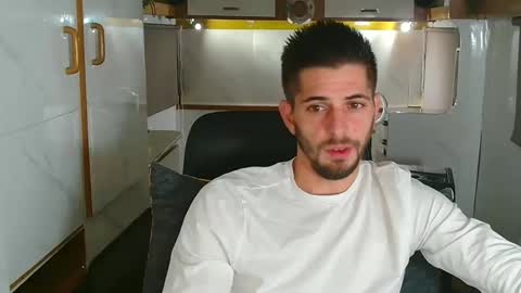 independent model online show from October 25, 5:03 pm