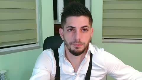 independent model online show from January 11, 7:05 pm