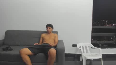foot_master777 online show from February 21, 3:23 am