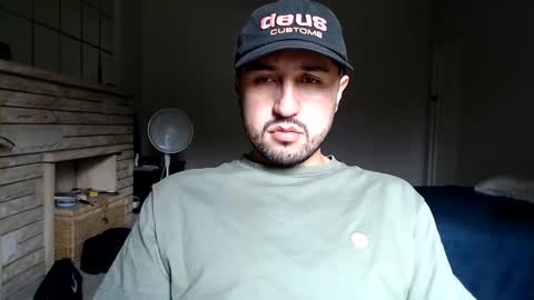 Snapshot of fred_555 chatting on March 3, 5:51 am fred_555 online show from March 3, 5:51 am