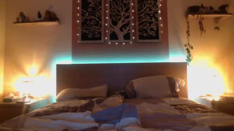 Snapshot of frenchhornybibs chatting on December 28, 8:36 pm French Horny Bibs online show from December 28, 8:36 pm