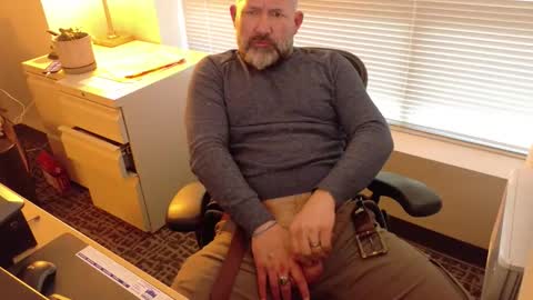 fuckadilf online show from December 16, 9:44 pm