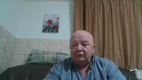 Snapshot of fullballs6 chatting on December 27, 3:31 am fullballs6 online show from December 27, 3:31 am