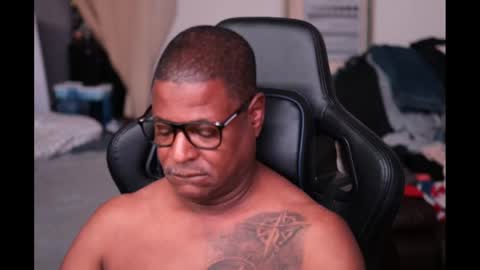 Snapshot of fyrecontrol chatting on October 1, 3:21 am seldom seen online show from October 1, 3:21 am