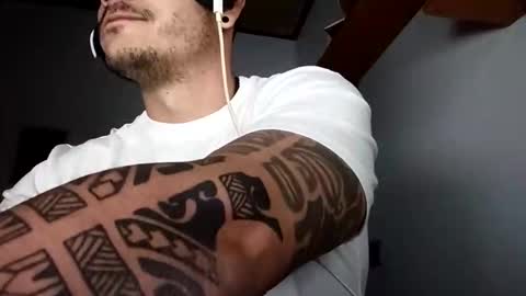 DonNadie online show from April 26, 1:03 am