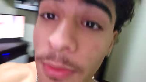 gabrielkulaif10 online show from April 22, 4:52 am