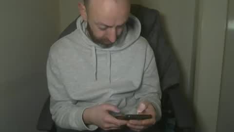 Snapshot of geon2xx chatting on December 8, 8:20 am Geon online show from December 8, 8:20 am