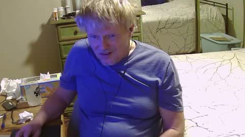 Snapshot of gethyn chatting on February 15, 9:27 am Gethyn online show from February 15, 9:27 am