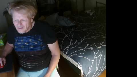 Snapshot of gethyn chatting on December 8, 7:58 am Gethyn online show from December 8, 7:58 am