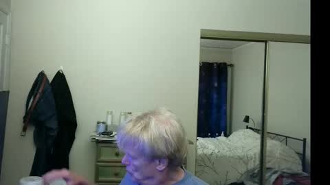 Snapshot of gethyn chatting on October 16, 8:22 am Gethyn online show from October 16, 8:22 am