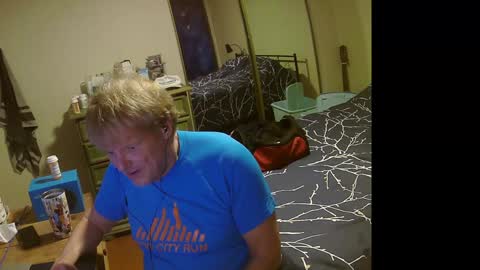 Snapshot of gethyn chatting on December 25, 6:41 am Gethyn online show from December 25, 6:41 am