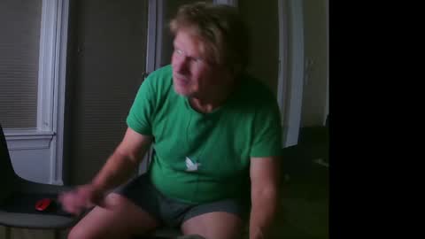 Snapshot of gethyn chatting on December 13, 5:38 am Gethyn online show from December 13, 5:38 am