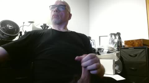 glaikind925958 online show from May 2, 4:04 am