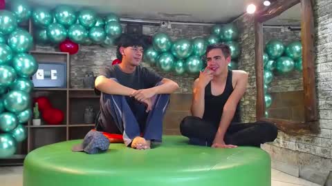 THOMAS AND DAMIAND online show from February 22, 11:46 am