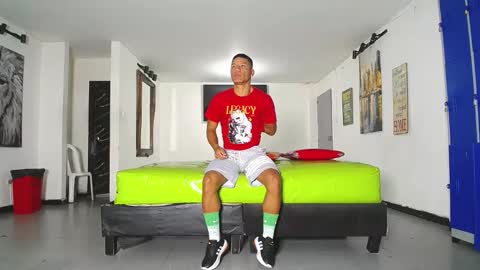 THOMAS AND DAMIAND online show from March 8, 8:13 pm