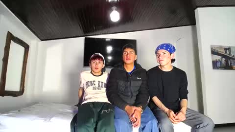 THOMAS AND DAMIAND online show from October 9, 6:13 pm