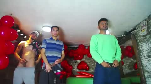 THOMAS AND DAMIAND online show from March 3, 2:42 pm