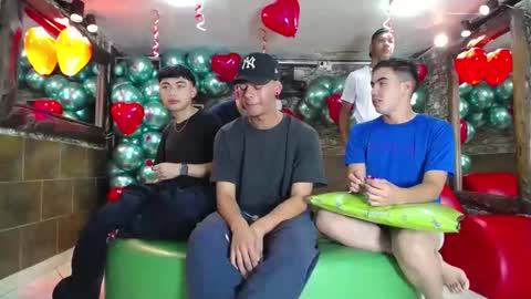 THOMAS AND DAMIAND online show from February 14, 8:05 pm