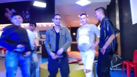 THOMAS AND DAMIAND online show from February 1, 7:13 pm