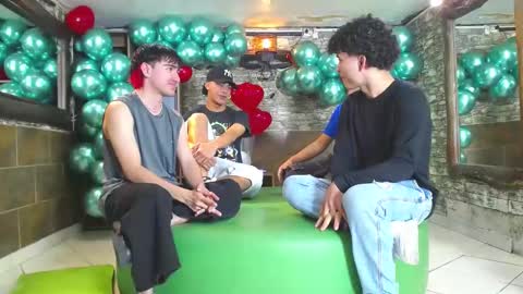 THOMAS AND DAMIAND online show from February 21, 11:33 am