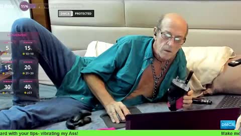 Snapshot of greyishere chatting on March 1, 8:36 am Grey.  If viewing your cam I am more likely to stay if you show your face. online show from March 1, 8:36 am