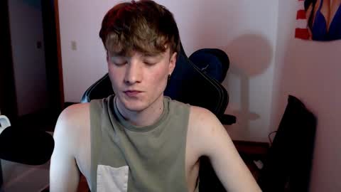 gucciboi4 online show from January 19, 4:22 am