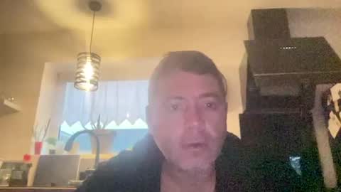 Snapshot of guil0 chatting on October 23, 10:08 am guil0 online show from October 23, 10:08 am