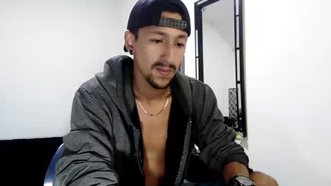 Snapshot of guykarim chatting on December 28, 8:16 am karim online show from December 28, 8:16 am