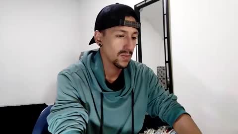 Snapshot of guykarim chatting on January 17, 3:23 am karim online show from January 17, 3:23 am