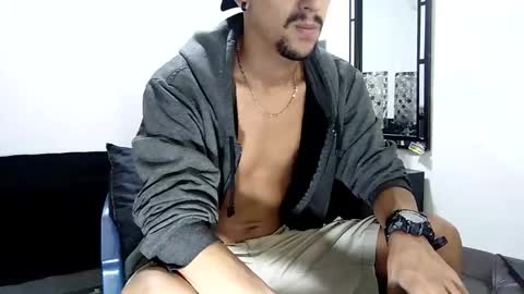 Snapshot of guykarim chatting on December 5, 4:01 pm karim online show from December 5, 4:01 pm