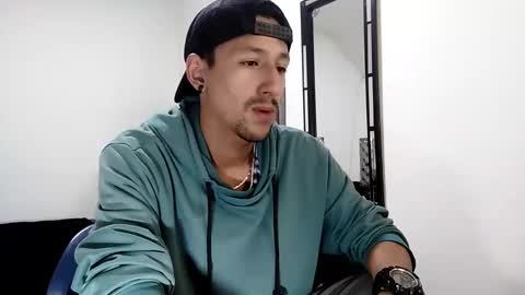 Snapshot of guykarim chatting on December 29, 5:21 am karim online show from December 29, 5:21 am