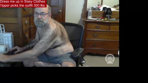 HairyDaddyBear69 online show from February 6, 1:13 am