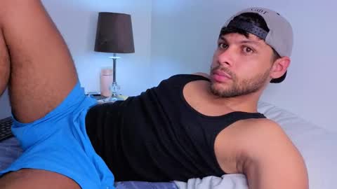 Independent       model  online show from December 1, 11:41 pm