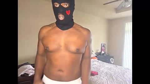 handsallover242 online show from October 20, 7:07 pm