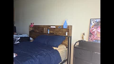 handsallover242 online show from November 13, 6:01 pm