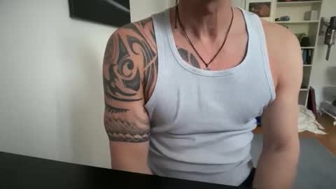 hanky online show from April 11, 10:19 am