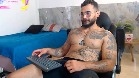 hanz_col online show from October 30, 12:06 pm