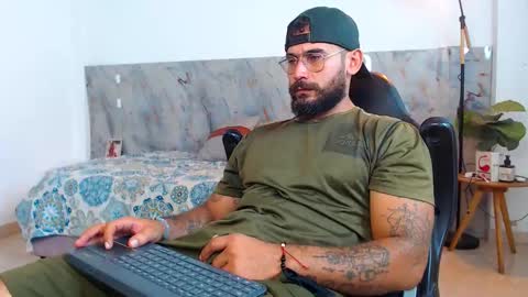 hanz_col online show from November 26, 2:25 am