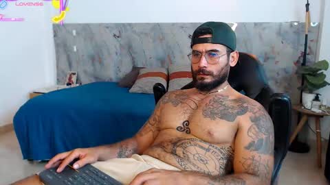 hanz_col online show from December 21, 3:14 am