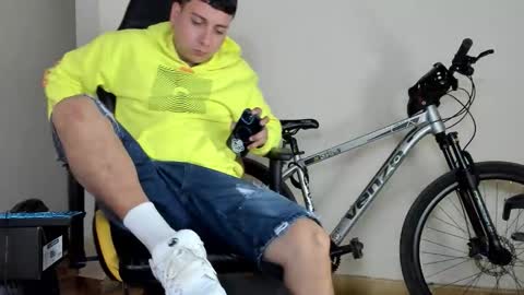 Snapshot of hellstar_team chatting on October 20, 8:18 am Andy online show from October 20, 8:18 am