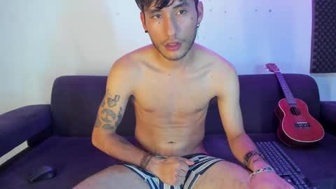 henrik_senn online show from December 3, 8:39 pm