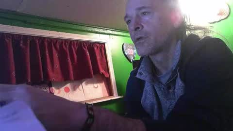 hippiedad333 online show from February 1, 6:01 am