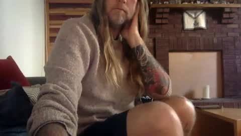 Snapshot of hippybiker chatting on December 7, 3:08 pm hippybiker online show from December 7, 3:08 pm