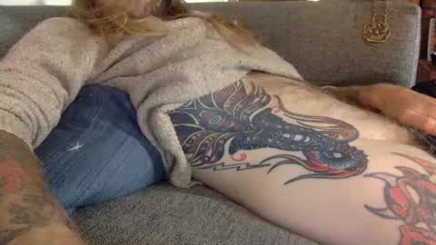 Snapshot of hippybiker chatting on December 5, 2:44 pm hippybiker online show from December 5, 2:44 pm