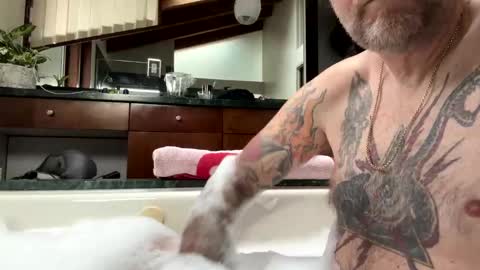 Snapshot of hippybiker chatting on January 8, 6:52 pm hippybiker online show from January 8, 6:52 pm