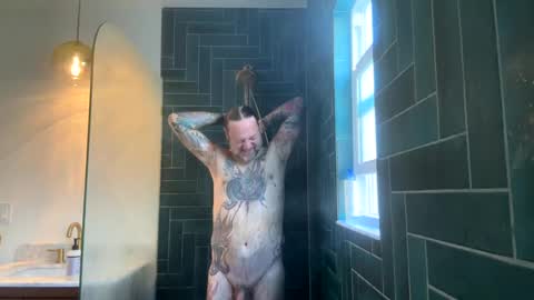 Snapshot of hippybiker chatting on February 8, 7:05 pm hippybiker online show from February 8, 7:05 pm