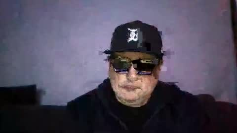 holden_minutz online show from March 4, 8:10 am