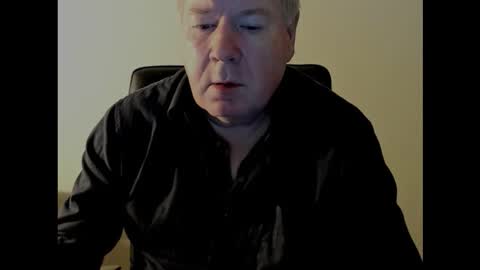 Snapshot of holgerhb53 chatting on October 23, 5:22 am Holger online show from October 23, 5:22 am