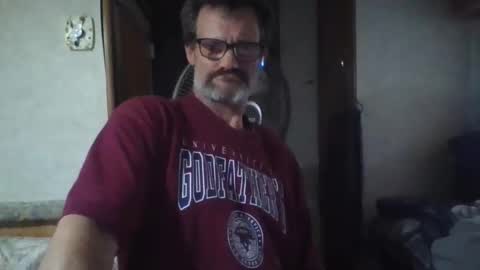 Snapshot of horneyjoe48 chatting on October 27, 7:21 am joey online show from October 27, 7:21 am