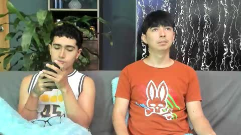 Alex and Camilo online show from November 16, 8:00 pm